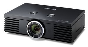 Anschlussfreudiger HD-Beamer: Panasonic PT-AE 3000