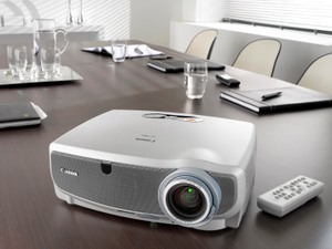 Gute Farbqualität: Der Canon LV 7365 Business Beamer