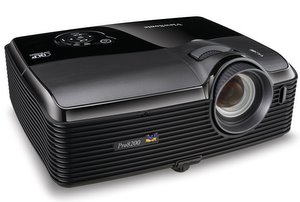 Sehr gute Ausstattung: Viewsonic Pro8200 Full HD Heimkino Beamer